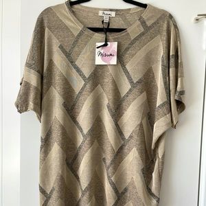 New! Loose fit long top. M/L